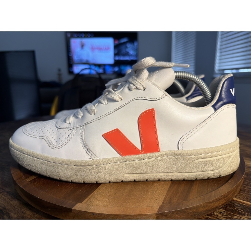 Veja V-10 leather sneakers in white with orange logo and navy blue Size 9 Men T2